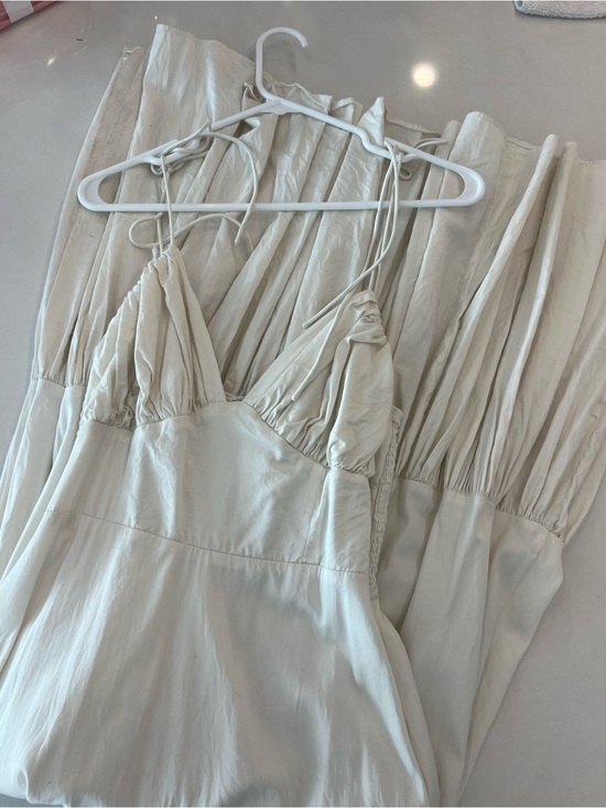 Abercrombie & Fitch Dresses & Skirts - Abercrombie & Fitch Cream Maxi Dress with Spaghetti Straps